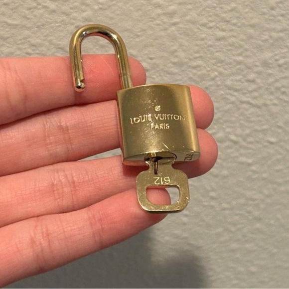 RARE #612 LV lock and key gold brass - Picture 10 of 11